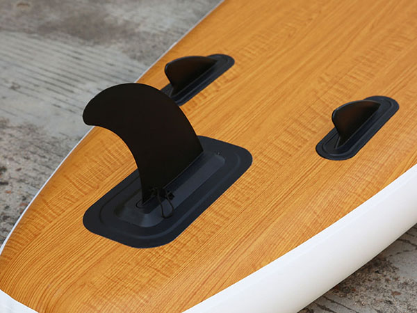 The bottom panel fins help board improve overall speed, one big removable fin and two small fins which are fixed on the board, handling and steering for easier use by beginner alike. 